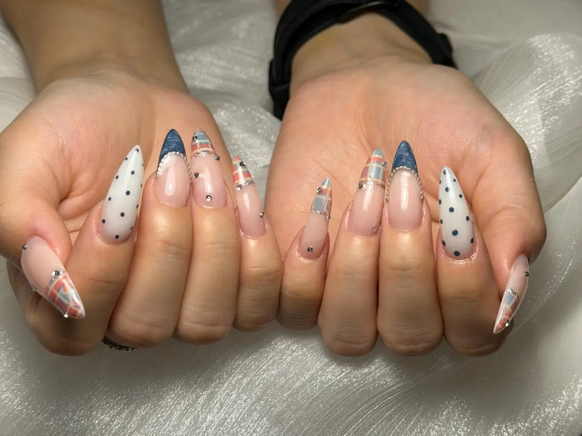 ミディアム Pono  Nailsのネイルデザイン