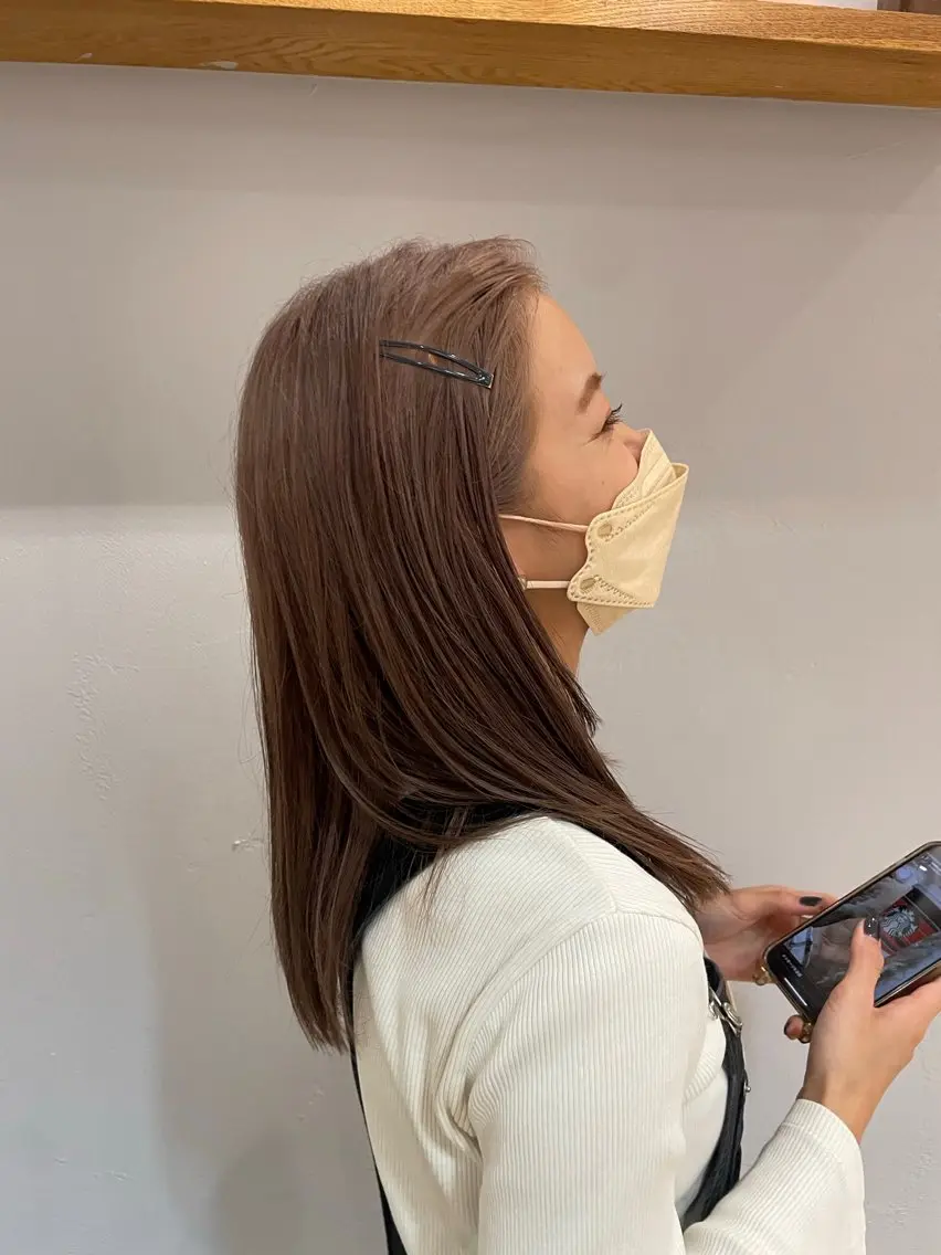 セミロング 盛れる透明感カラー・ momokaのヘアスタイル