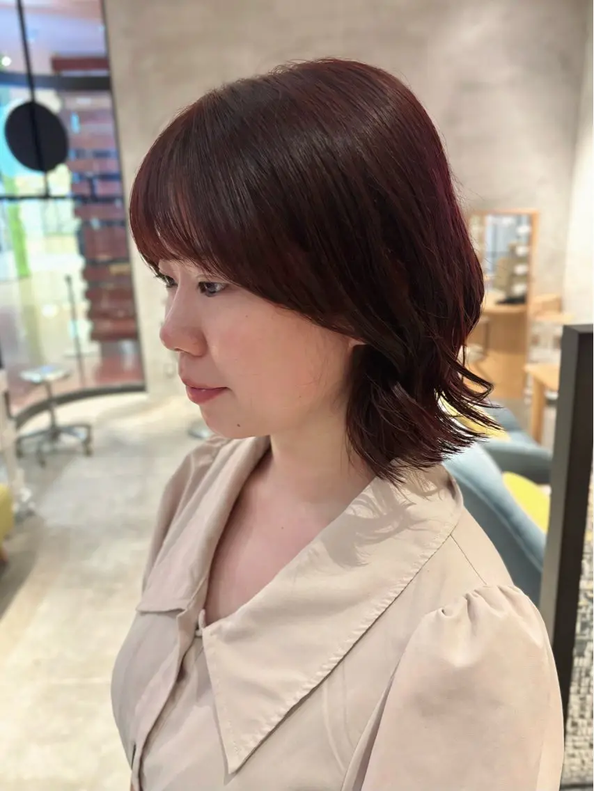 ショート カラー カシス レッドカラー ボブ レイヤーカット カット ヘアカラー レイヤー/髪質改善 🎀新谷ハルヒ🎀のヘアスタイル