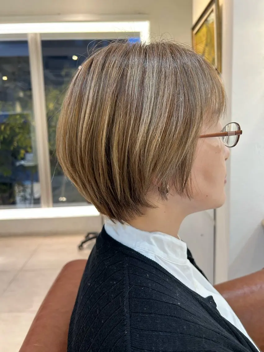 ショート カラー 二本柳 愛里のヘアスタイル