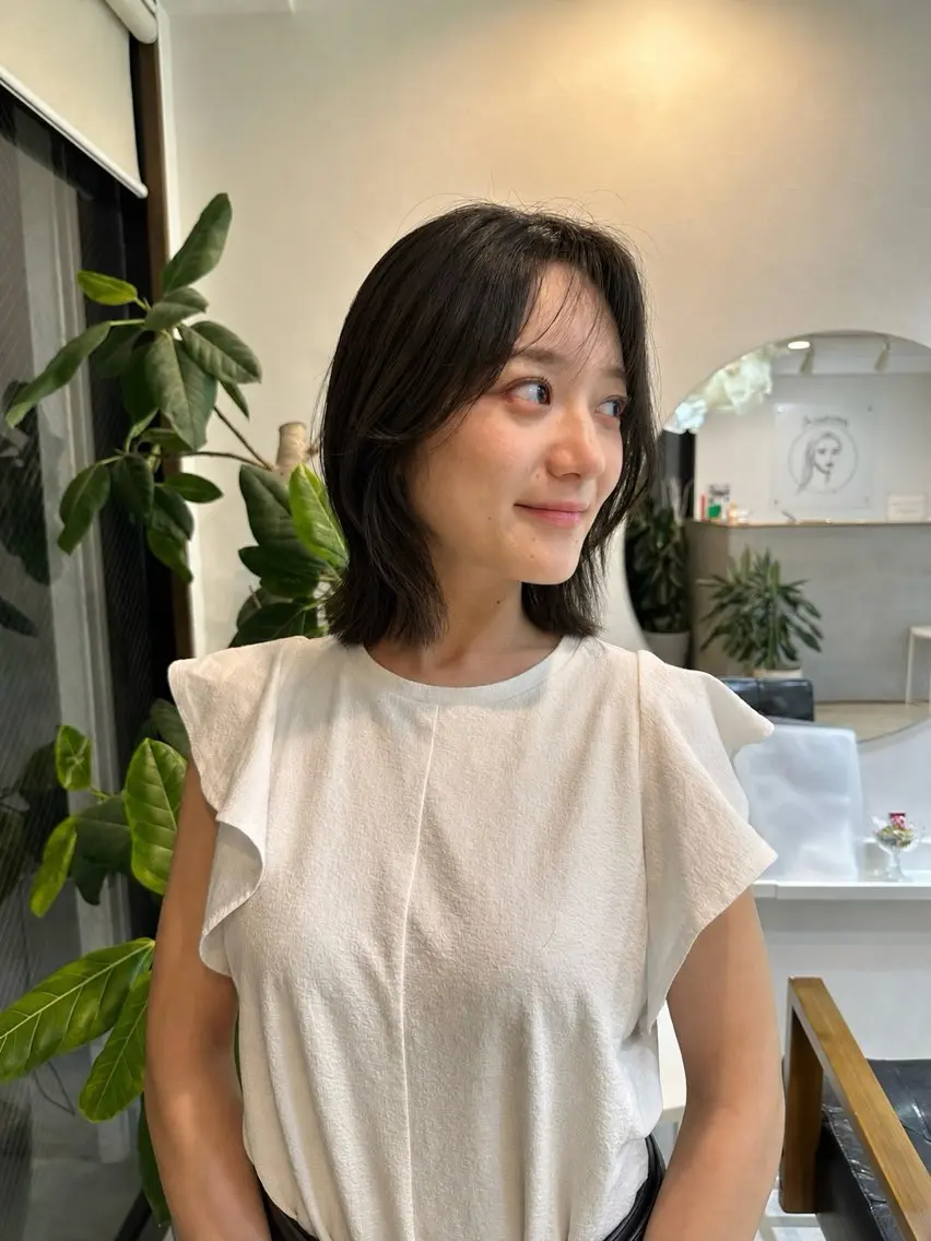 ミディアム くびれヘア カット enrichミヤモト ヒロヤのヘアスタイル