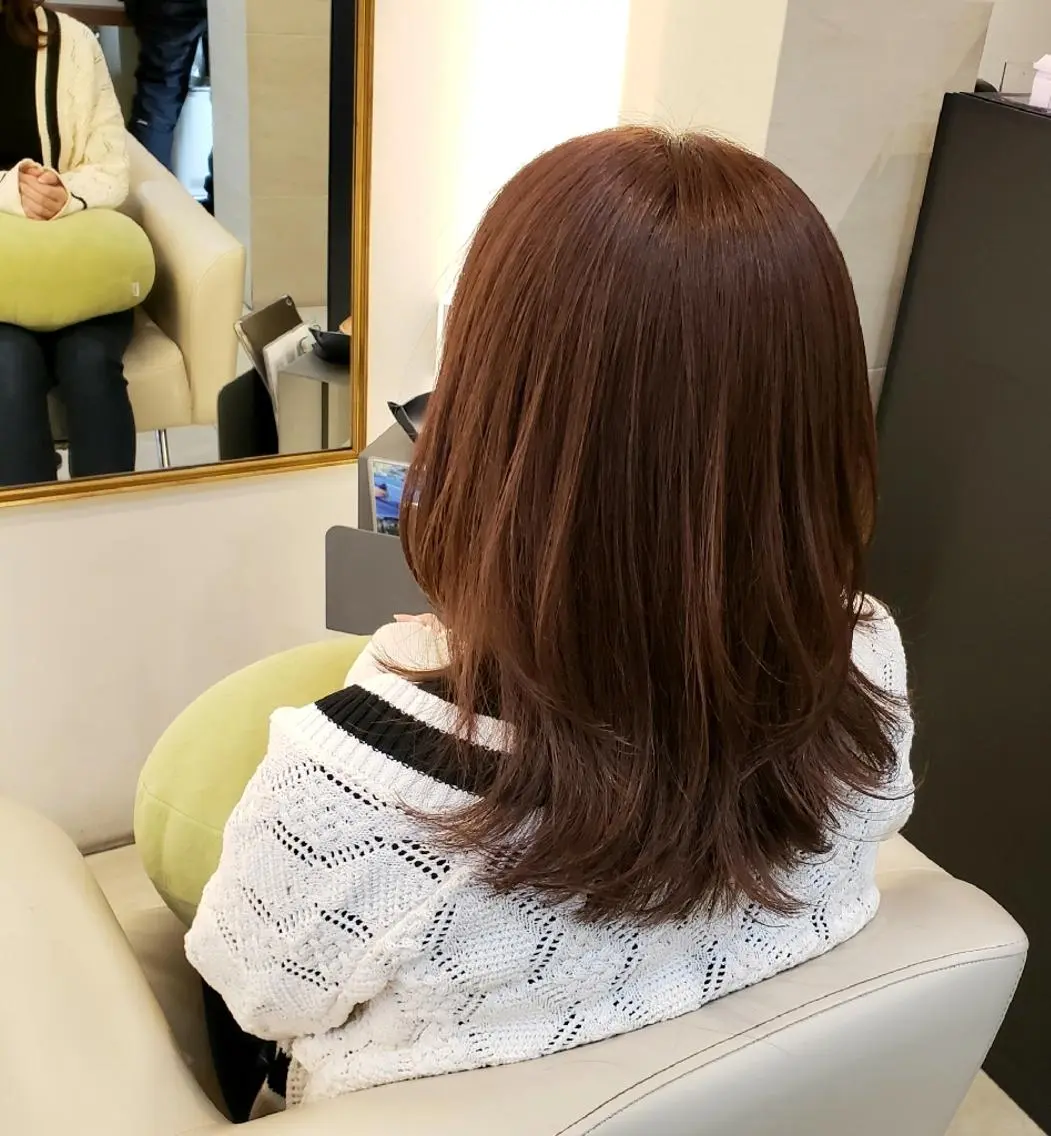 セミロング パープルカラー くびれヘア くびれレイヤー レイヤーカット カット ヘアカラー タカギ ヨウコのヘアスタイル