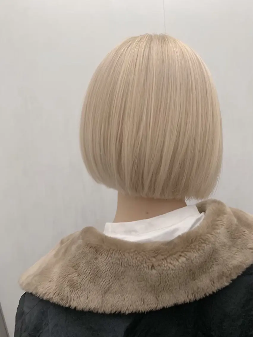 カット+ハイブリーチ(ケアブリーチ2回)+シルクトリートメントの写真