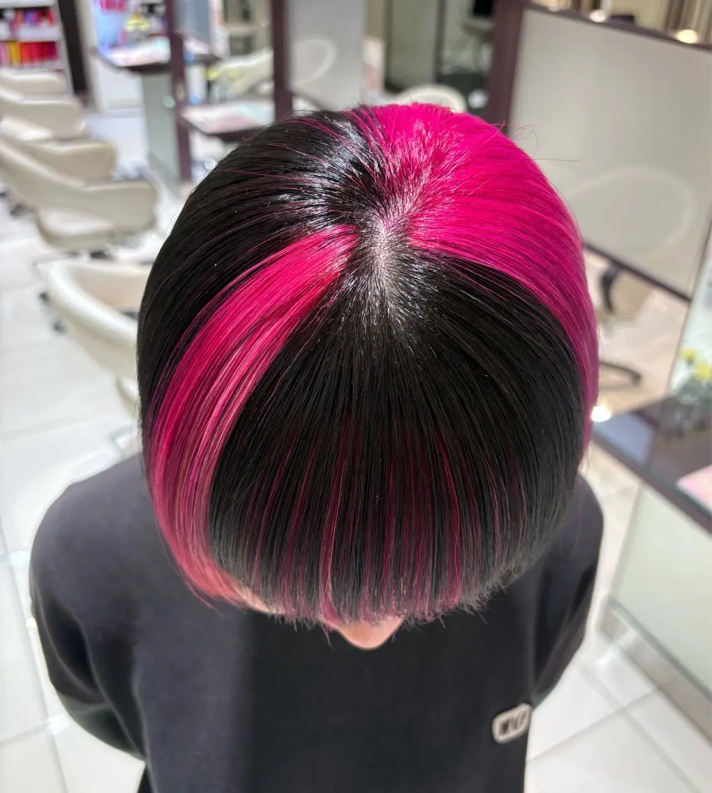 ショート カラー ブリーチ デザインカラー まるやま ひなこ/艶髪カラーのヘアスタイル