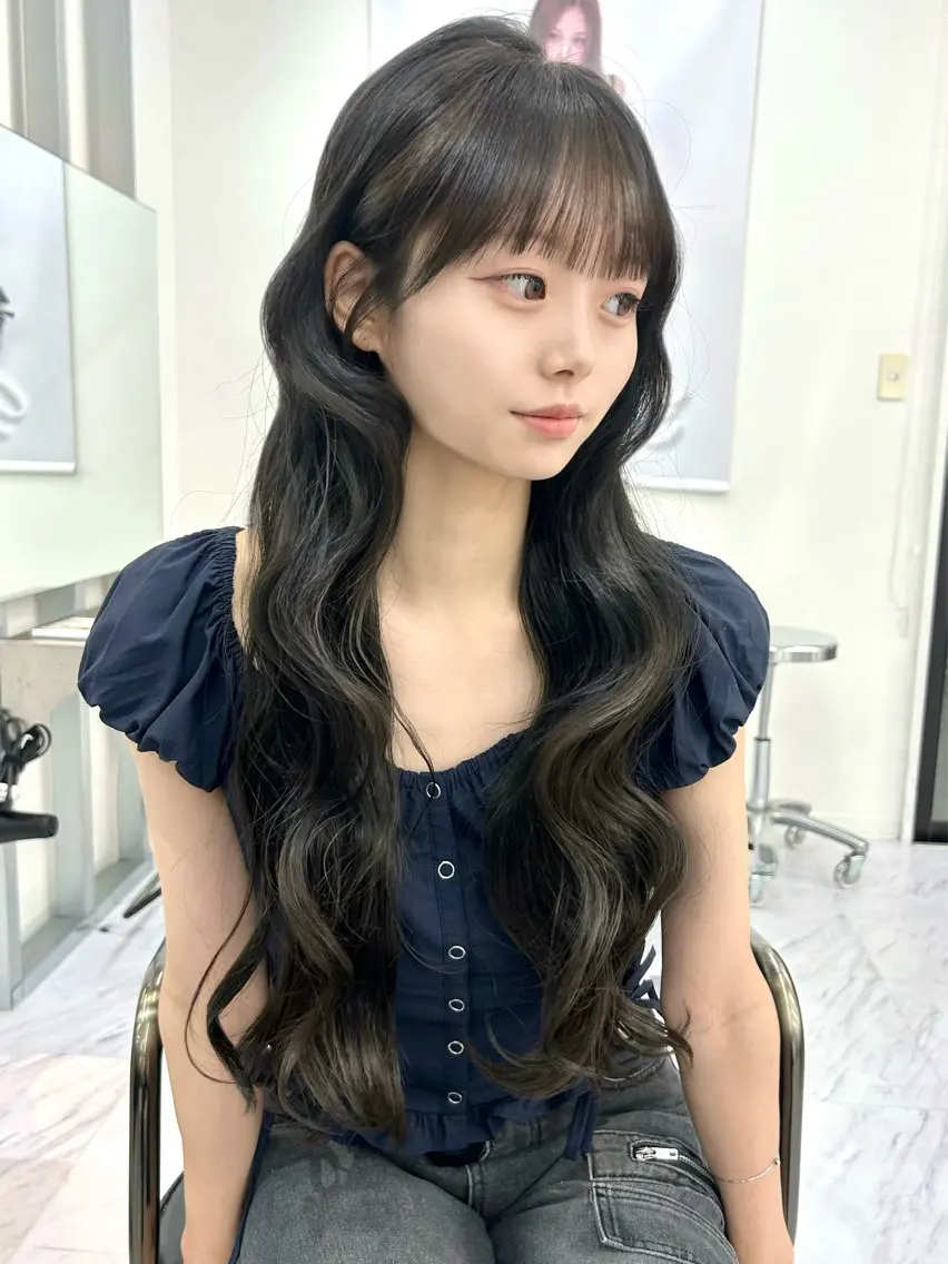 ロング カラー 透明感カラー オリーブグレー 韓国風ヘア ヘアカラー 【 ViVIE 】 トモ／透明感カラーのヘアスタイル