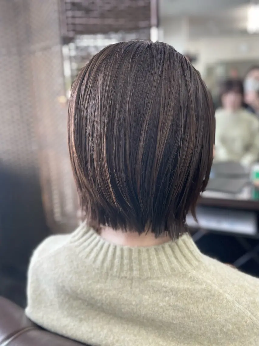 ショート カラー ボブレイヤー ベージュカラー オリーブベージュ ボブ レイヤーカット カット ヘアカラー トリートメント 沢田 瞳のヘアスタイル