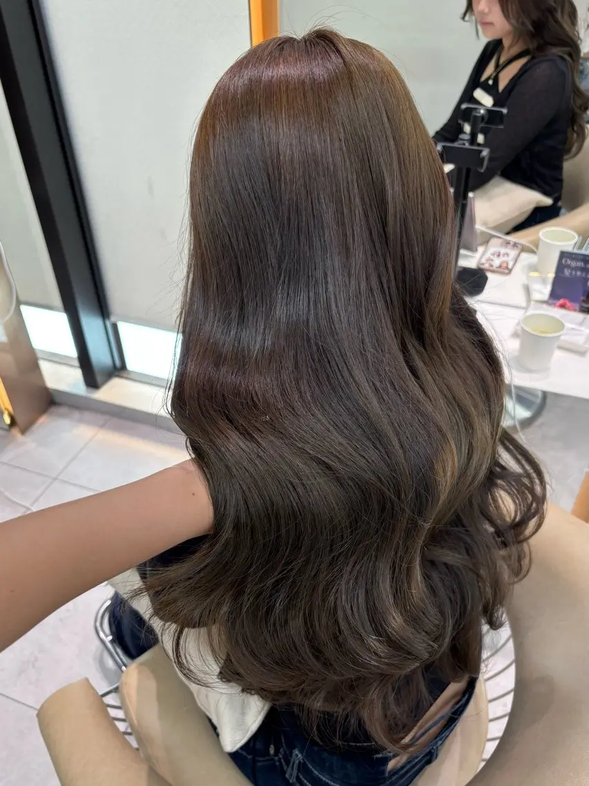 ロング カラー ベージュカラー ブリーチ ブリーチなしカラー オリーブベージュ あいり／艶髪 、透明感カラー🩶のヘアスタイル