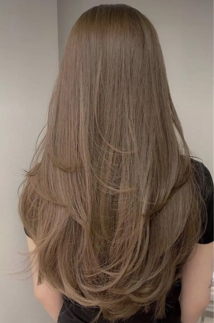 カラー フェザーパーマ/ スペインカールのヘアスタイル