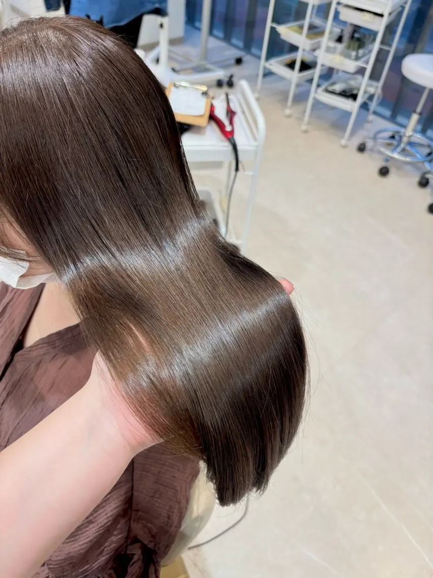 ロング 顔まわりレイヤー 顔周りカット レイヤーカット カット ヘアカラー トリートメント 暖色カラー/ブリーチ 櫻井　華のヘアスタイル