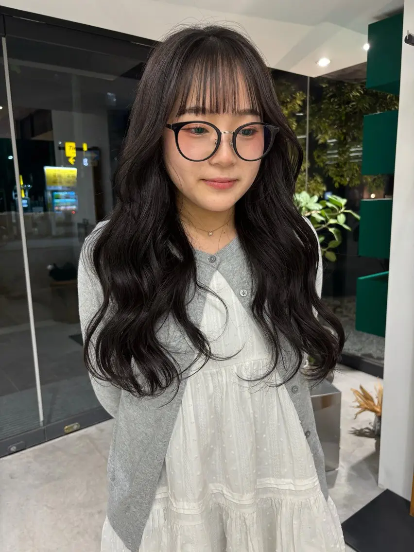 カラー なのは\透け感カラー \レイヤーカットのヘアスタイル