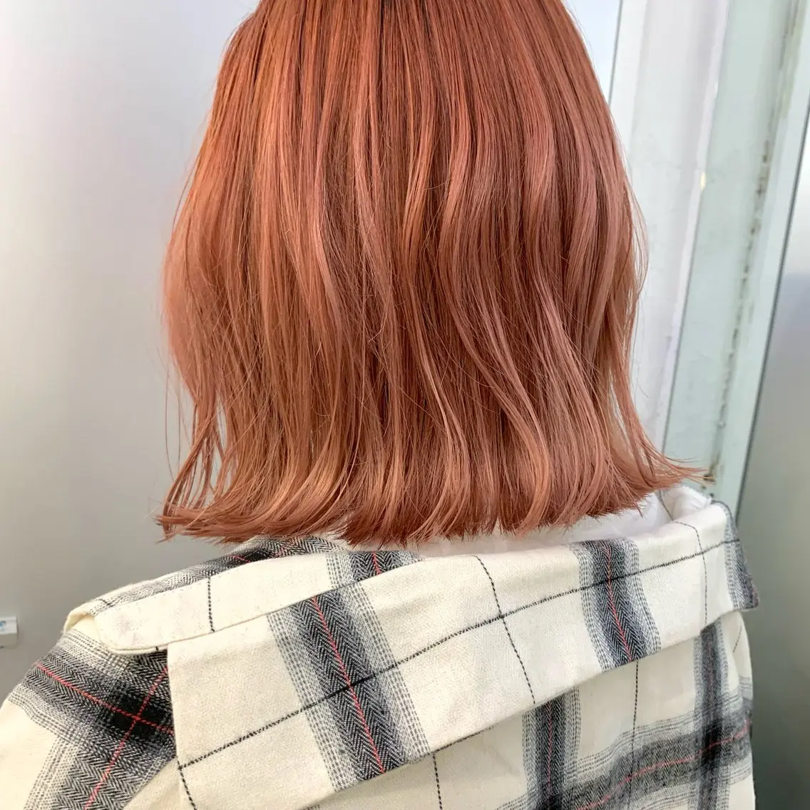 ショート カラー 切りっぱなしボブ ブリーチ オレンジ ボブ 外ハネヘア 大久保 佳那のヘアスタイル