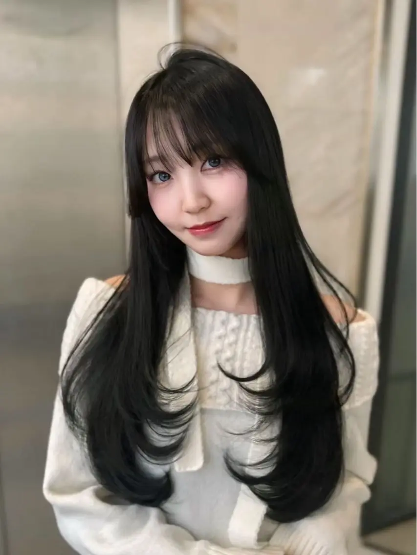 ロング カラー 黒髪 ブルーカラー ブルーブラック 透明感カラー エクステ カット ヘアカラー トリートメント 透明感カラー🤍／ エクステ🪽　MIUのヘアスタイル