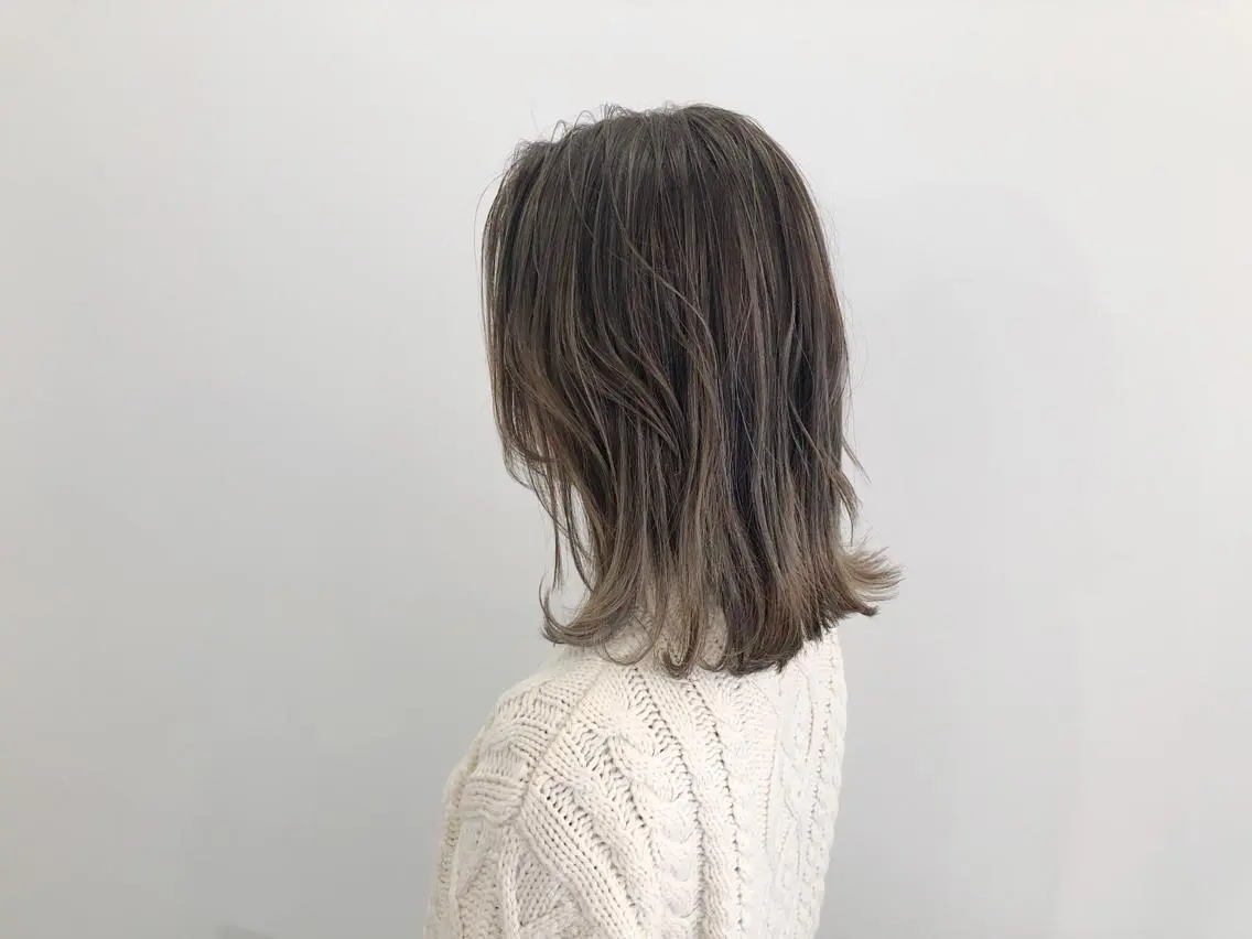 ミディアム ボブ ハイライト LadyBeetle 山本泰史のヘアスタイル