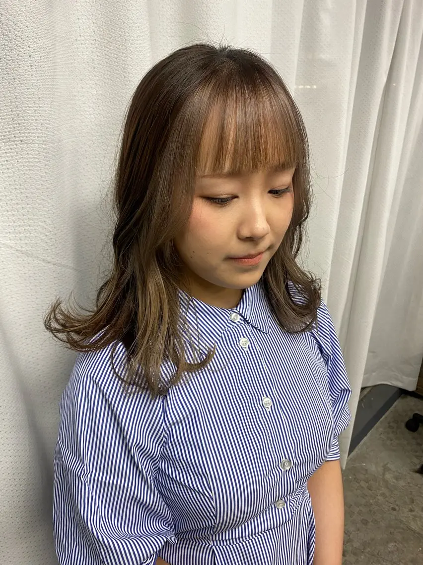 ミディアム カラー ヘアアレンジ ミストバング ベージュカラー フェイスフレーミング ミルクティーベージュ カット ヘアカラー トリートメント 年間1500人担当 代表 南一路のヘアスタイル