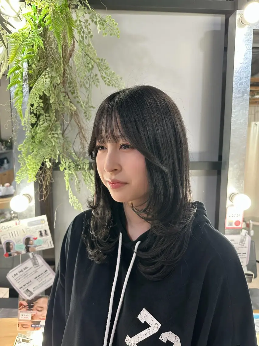 ミディアム カラー ダークグレー ダークグレージュ グレージュ レイヤーカット 溜一太／似合わせ/ メンズカットのヘアスタイル