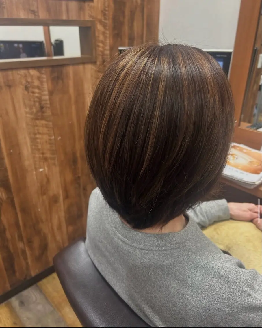 カット+ハイライト+全体カラーの写真
