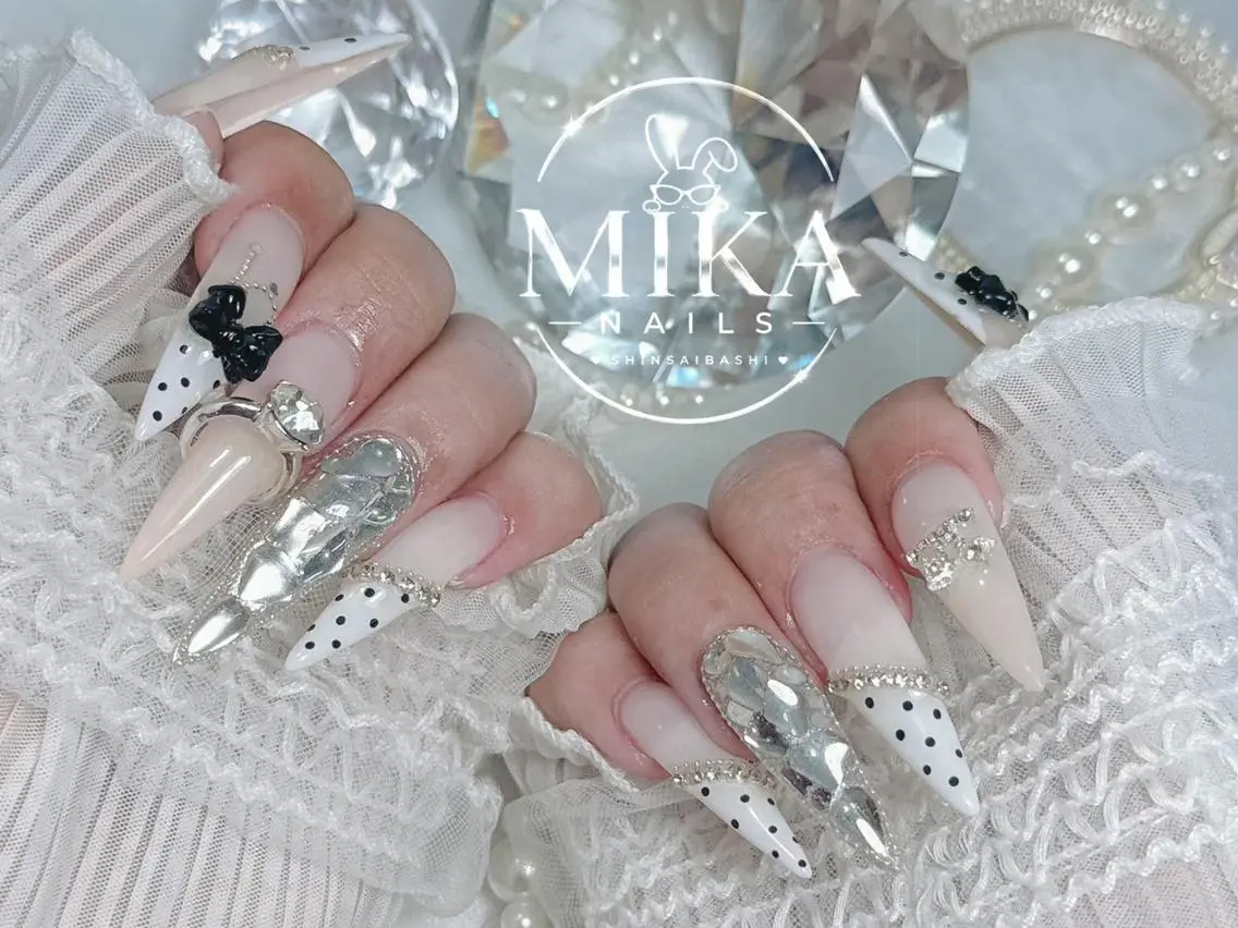 ネイル アートネイル チークネイル ドット フットネイル フレンチネイル ハンドネイル Mika Nailsのネイルデザイン