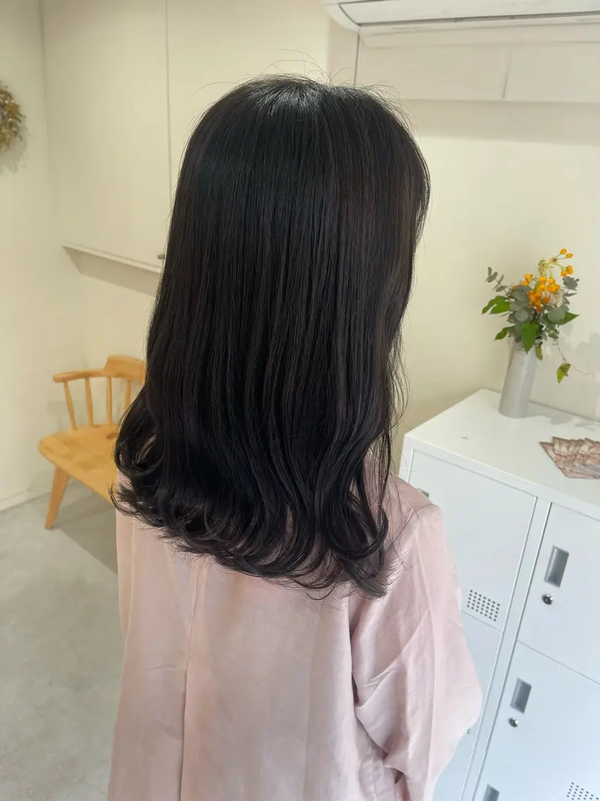セミロング カラー アッシュ 透明感カラー グレージュ 中堀 遥のヘアスタイル