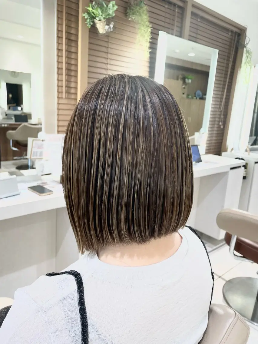 ショート カット ヘアカラー 清藤綾/脱白髪染め 白髪ぼかしハイライトのヘアスタイル