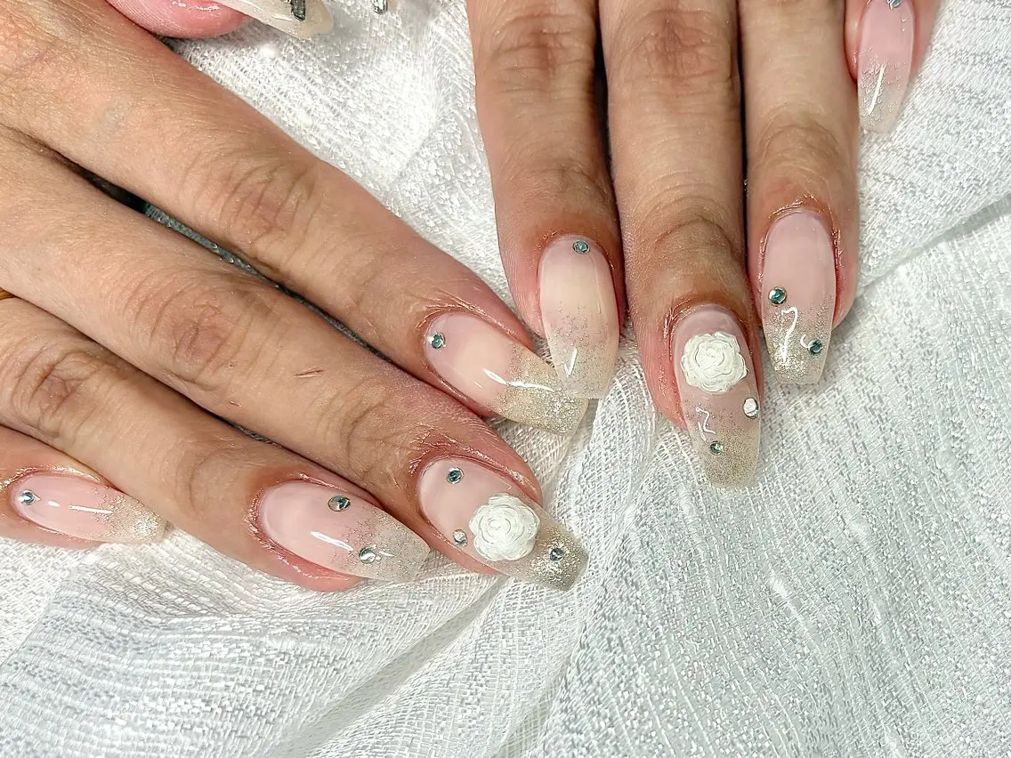 ネイル ハンドネイル Eclat［ｴｸﾗ］ Yuriのネイルデザイン