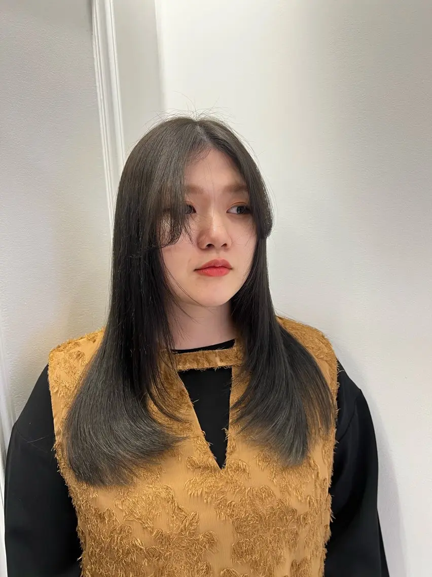 セミロング カラー グレージュ オリーブグレージュ オリーブグレー レイヤーカット ハイトーン特化🫧 Yuseiのヘアスタイル