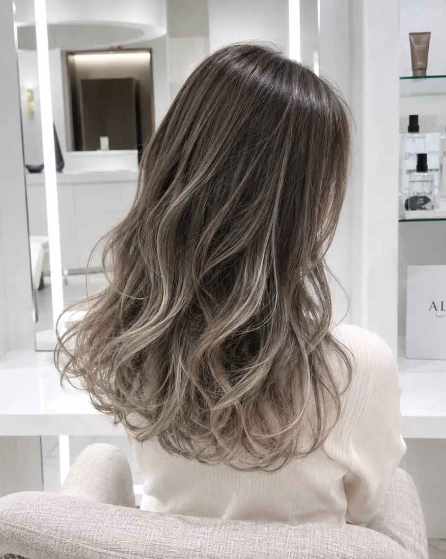 セミロング ハイライト カット ヘアカラー SHUTO カラー支持率No.1のヘアスタイル