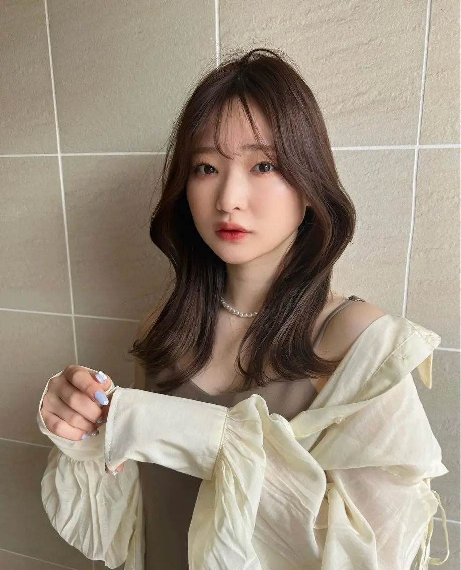 セミロング カット ヘアカラー トリートメント 韓国風🤍 イワサキ リコ🍒のネイルデザイン