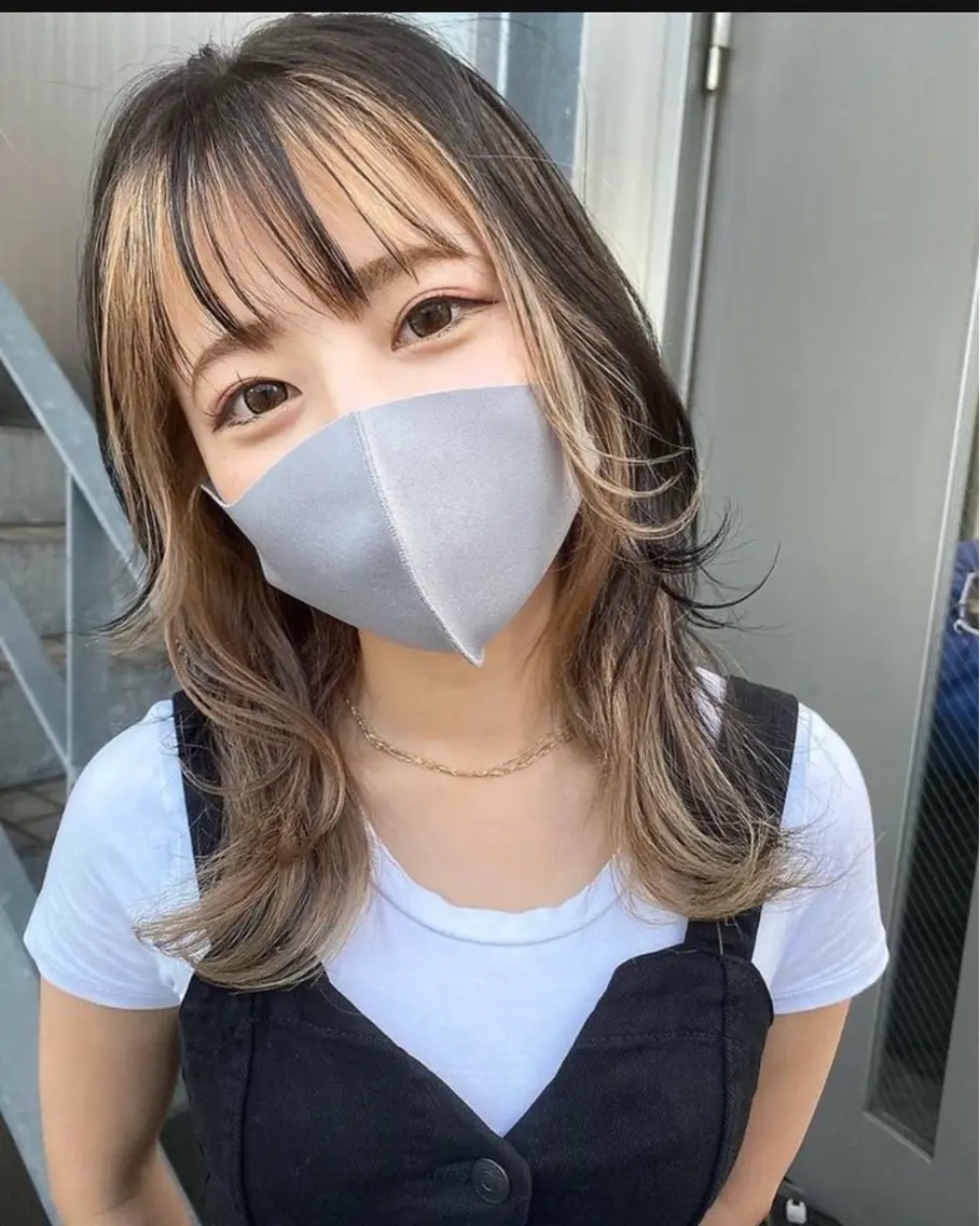 ミディアム カラー ヘアカラー トリートメント 縮毛矯正/髪質改善 インナーカラーせいぎのヘアスタイル