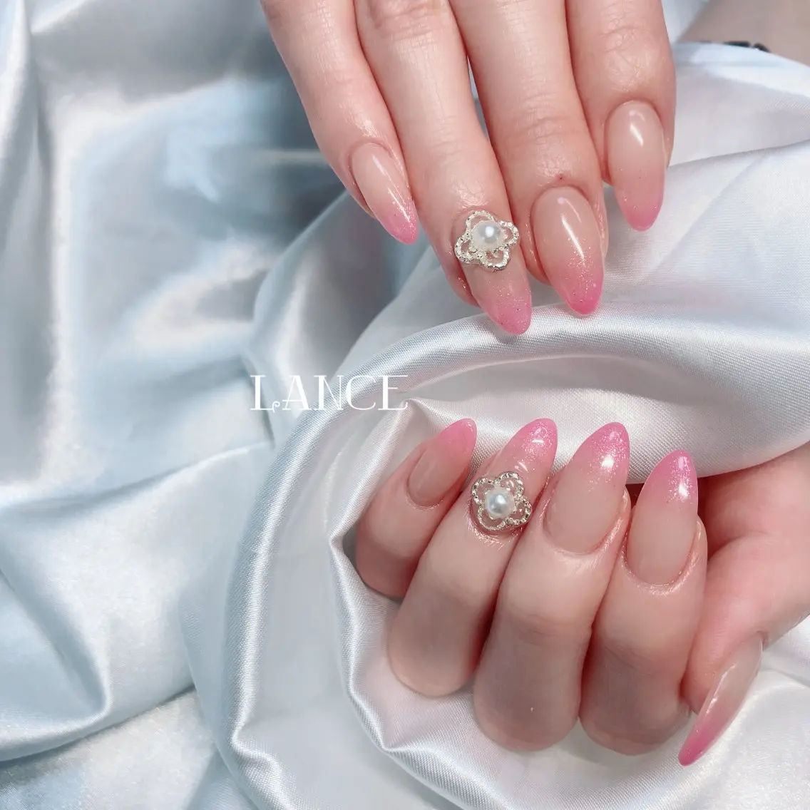ネイル オーロラネイル フレンチネイル グラデーション キラキラネイル 韓国ネイル ハンドネイル Lance nailのネイルデザイン