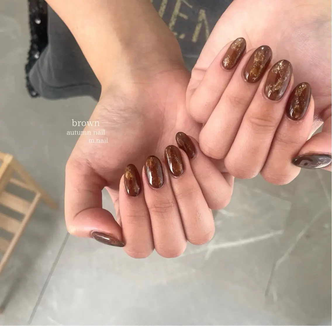ネイル べっ甲ネイル ブラウン 韓国ネイル ニュアンスネイル シンプルネイル フットネイル m.nail salonのネイルデザイン