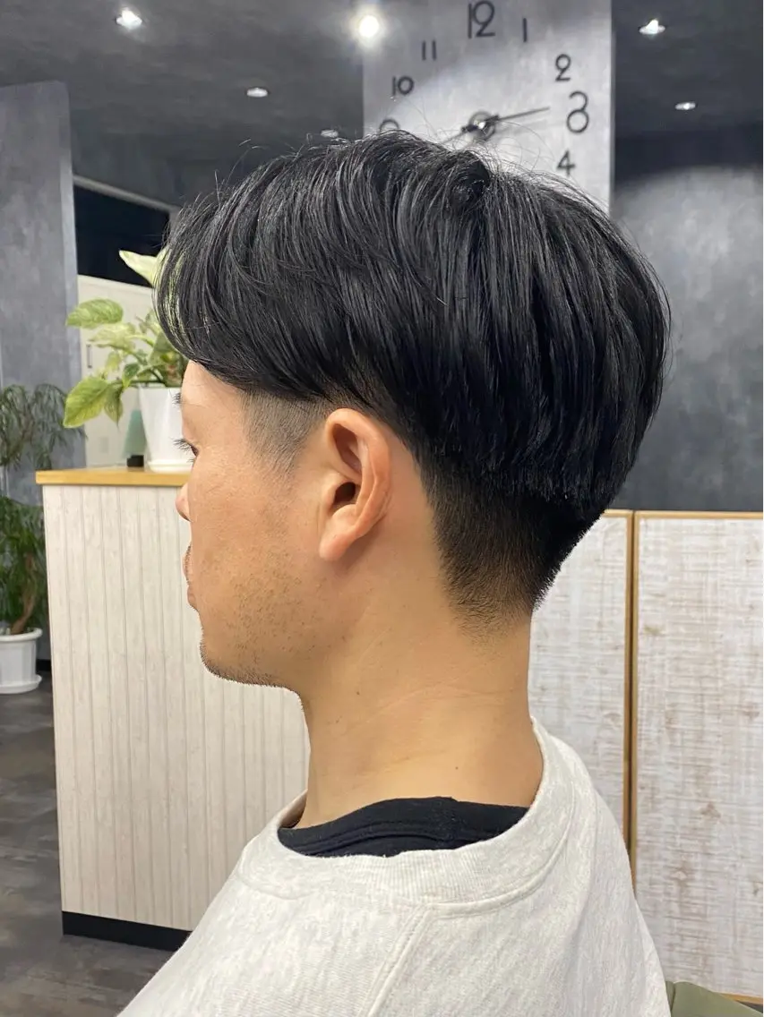メンズ センターパート ツーブロック 刈り上げ 郷原 奈々のヘアスタイル