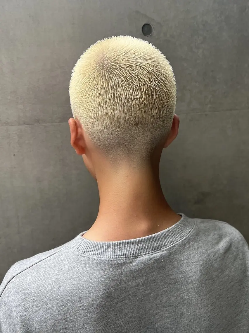 ショート カラー メンズ フェードカット ブロンド pizzicato あき坊のヘアスタイル