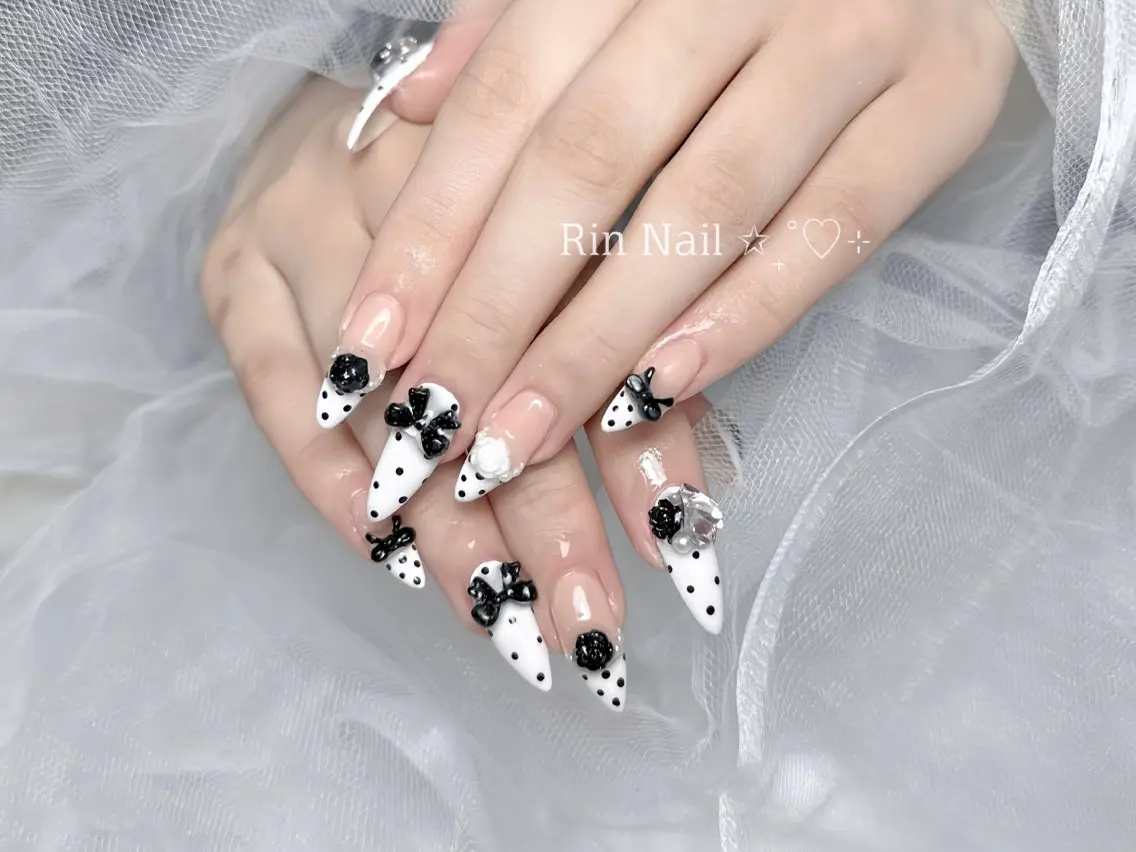 ネイル ボルドー フレンチネイル グラデーション キラキラネイル 韓国ネイル ハンドネイル Rin Nail Shinokuboのネイルデザイン