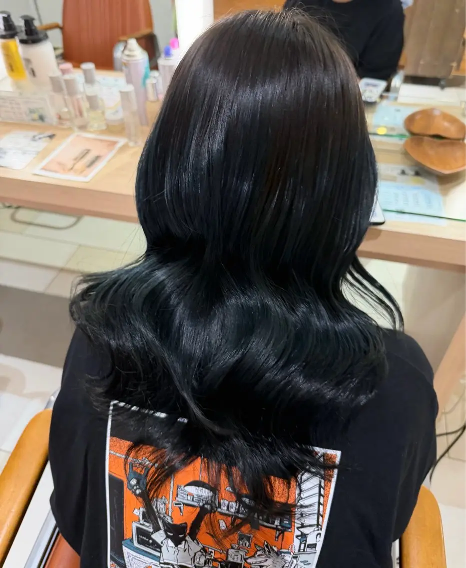 セミロング カラー 黒髪 ブルーカラー ブルーブラック 自由が丘/まい/カラ ーモデル🎀/艶髪✨のヘアスタイル