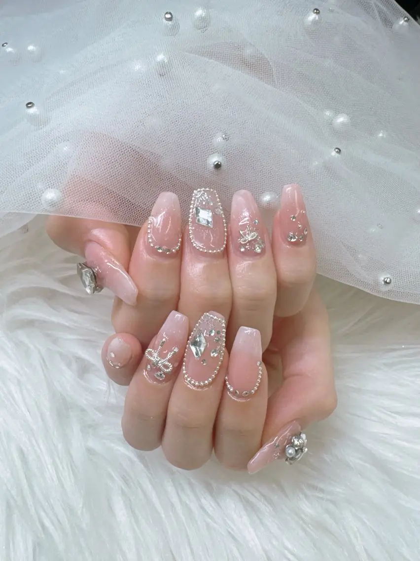 ネイル アートネイル べっ甲ネイル ボルドー チークネイル フレンチネイル ハンドネイル Queeens nailのネイルデザイン