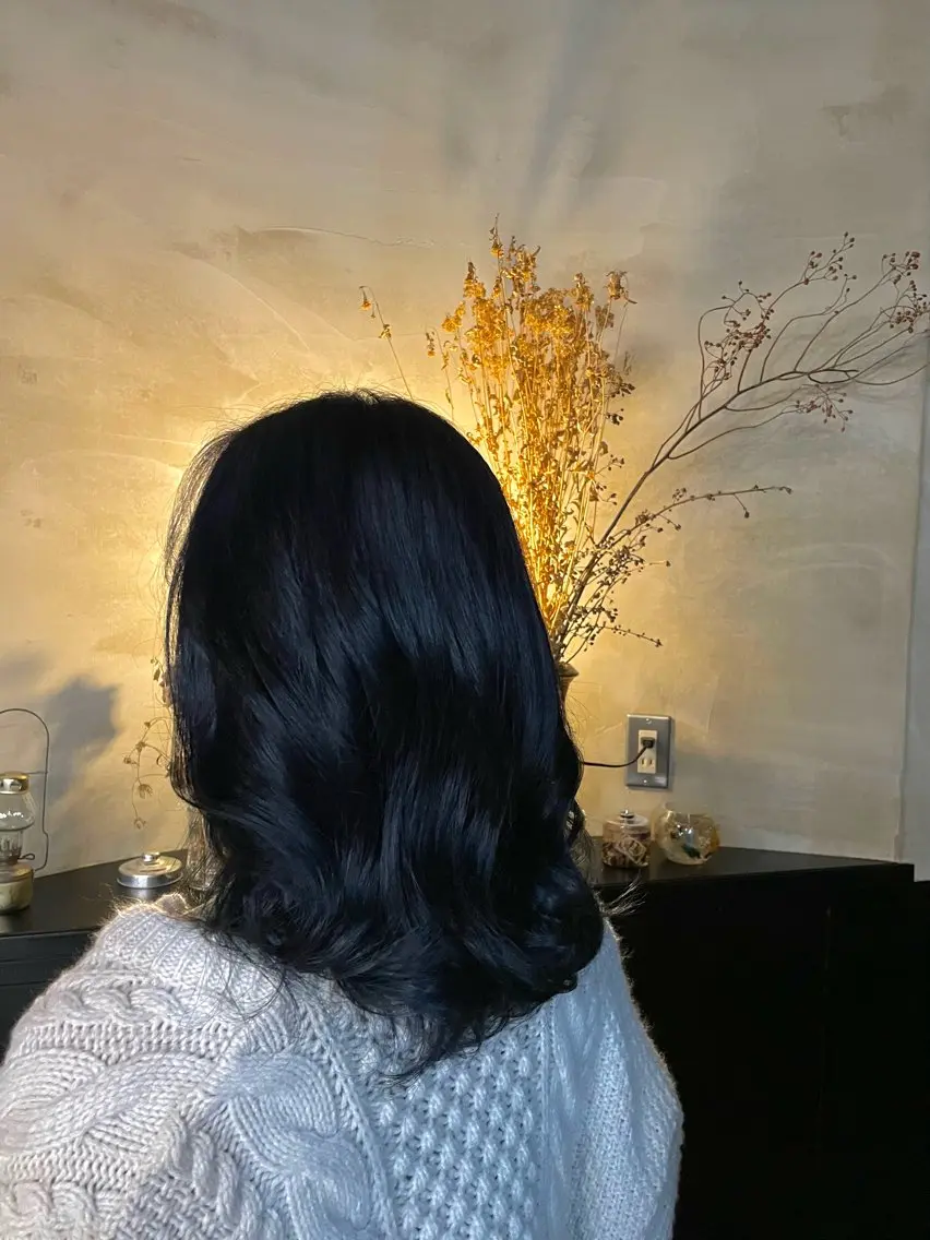 カラー 黒髪 ブルーカラー ブルーブラック カット ヘアカラー cab/ 渡邉　海生のヘアスタイル