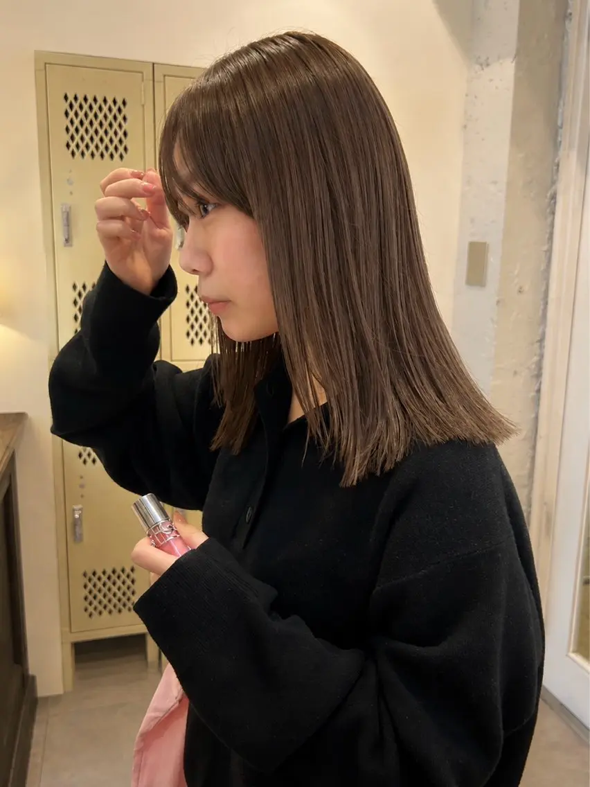 カット+透け感オリーブカラー+トリートメントの写真