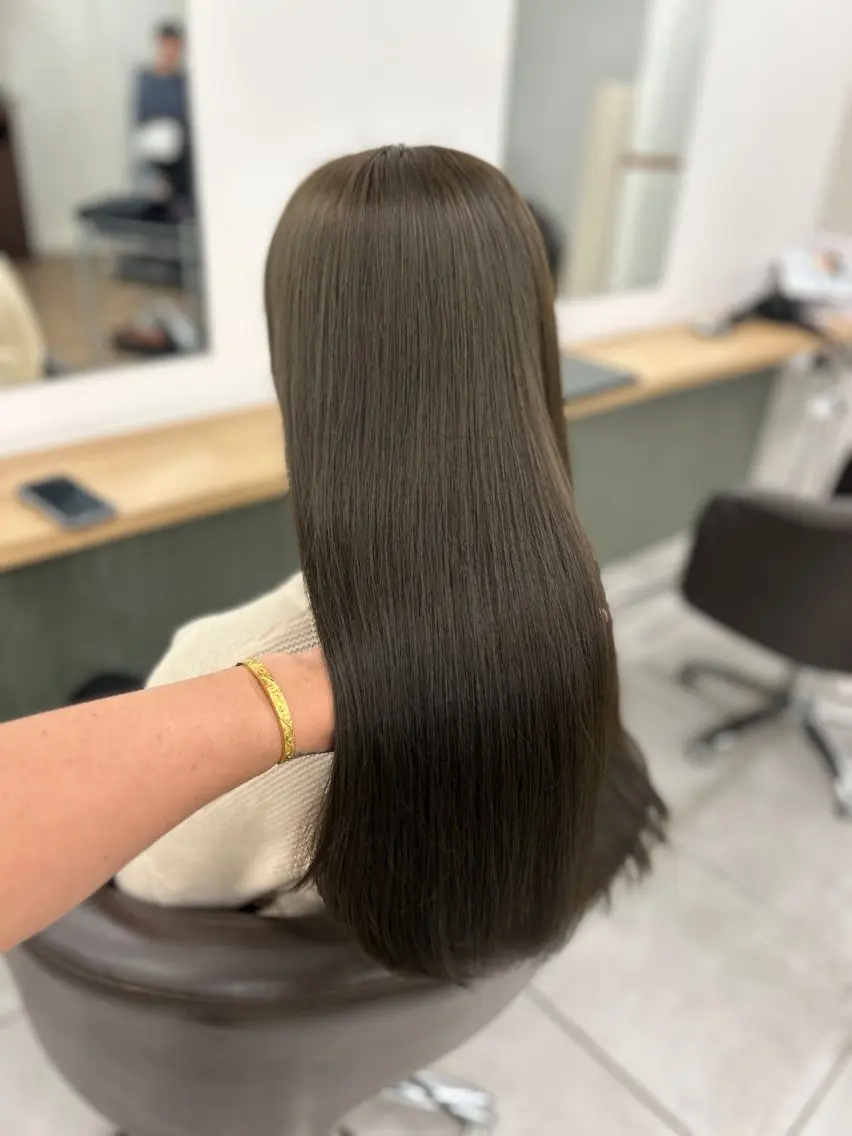 セミロング カラー ヘアアレンジ ベージュカラー ブリーチ グレージュ ブリーチなしカラー オリーブベージュ 【代表】 たき〜のヘアスタイル