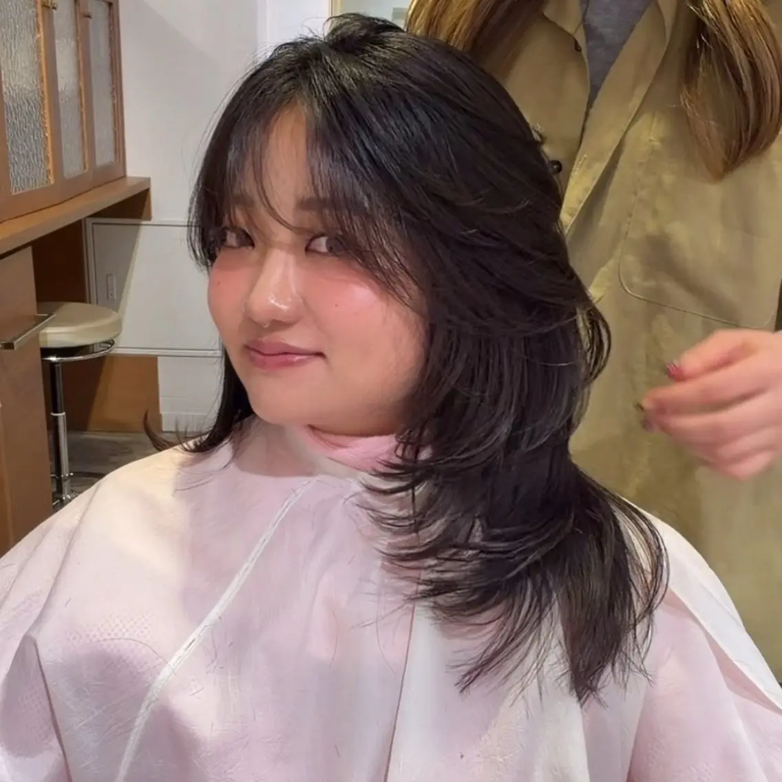 ミディアム レイヤーカット ARISA 学芸大学/海外ヘアのヘアスタイル