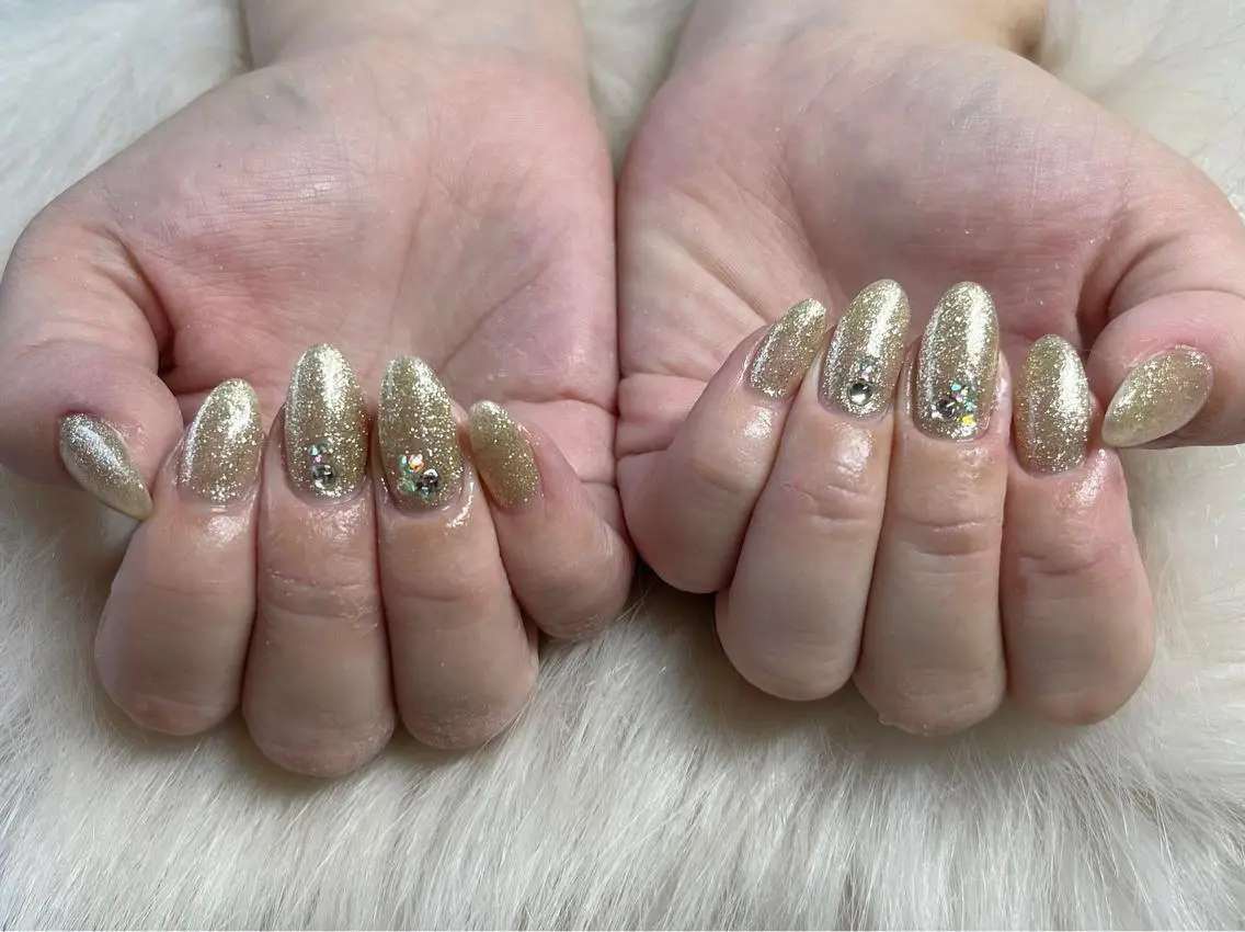 ネイル ゴールド キラキラネイル ワンカラーネイル Nail Salon Momoのネイルデザイン