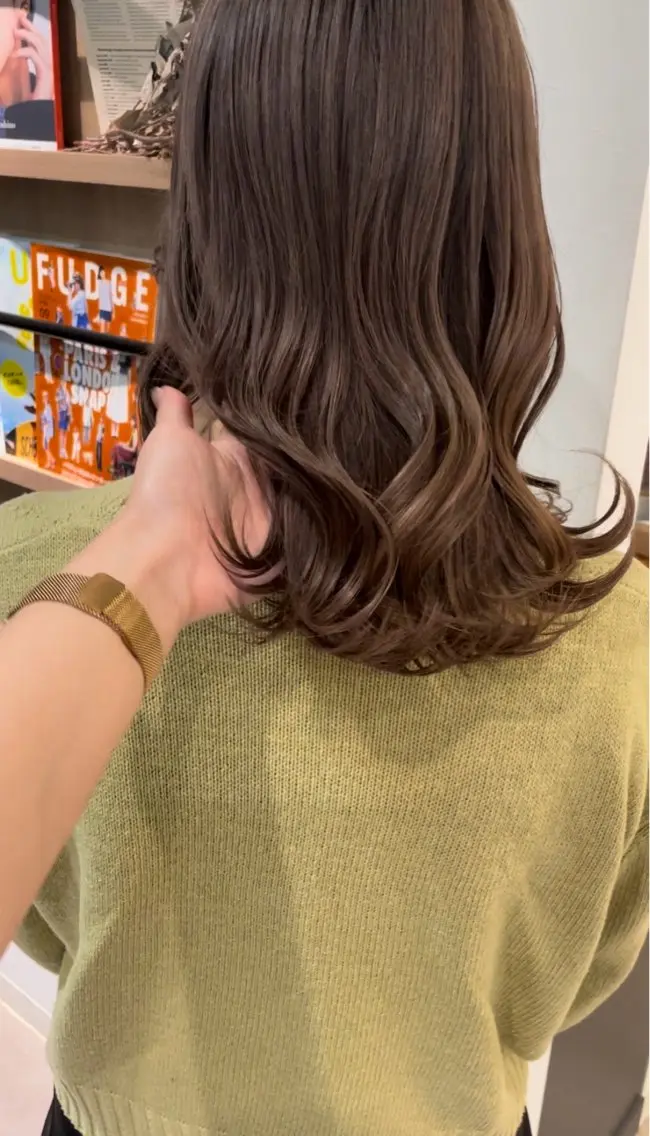 ミディアム モテ髪🫧赤み消し カラー表参道きょうこのヘアスタイル
