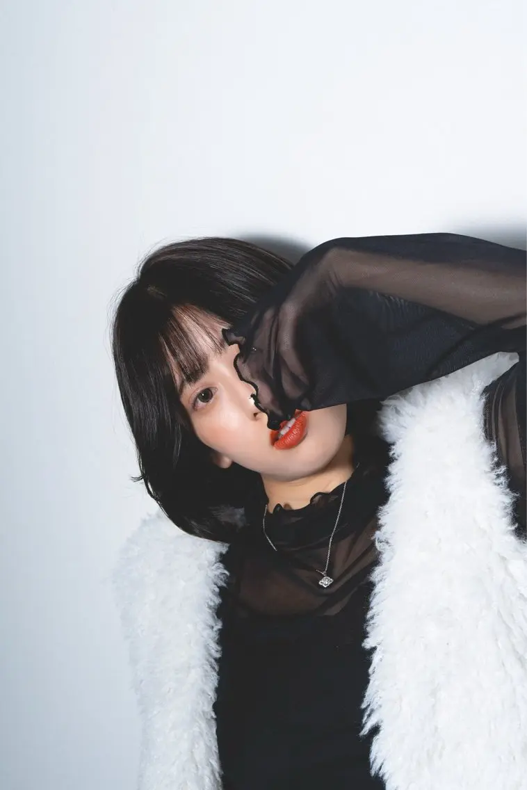 ミディアム カット ヘアカラー 透明感カラー レイヤー亀井唯登のヘアスタイル