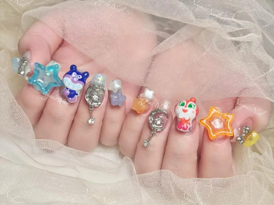 ネイル 🦋 Queenieのネイルデザイン