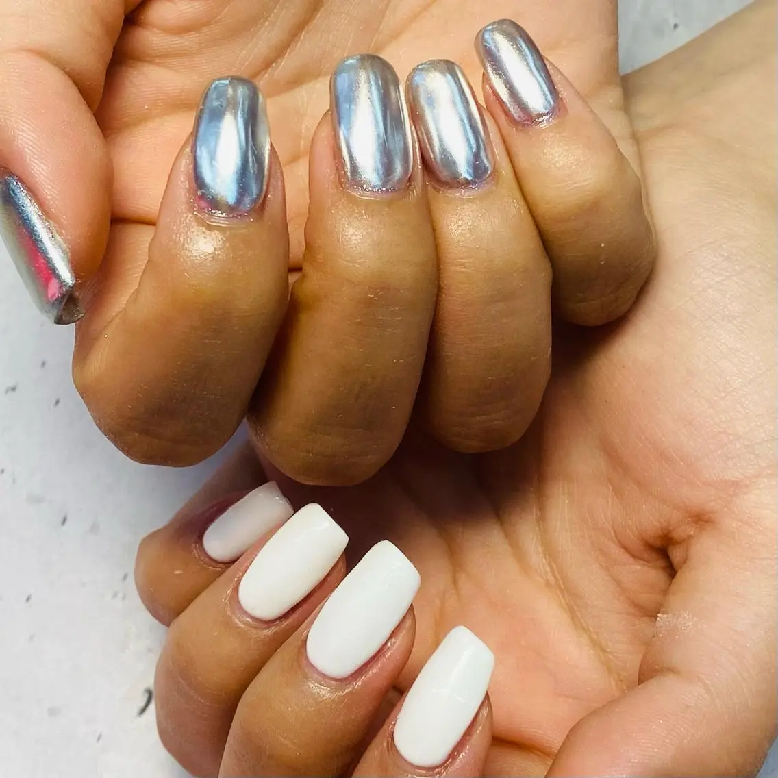 ネイル ミラーネイル ボディビルダーSal on.DeNiinaのネイルデザイン