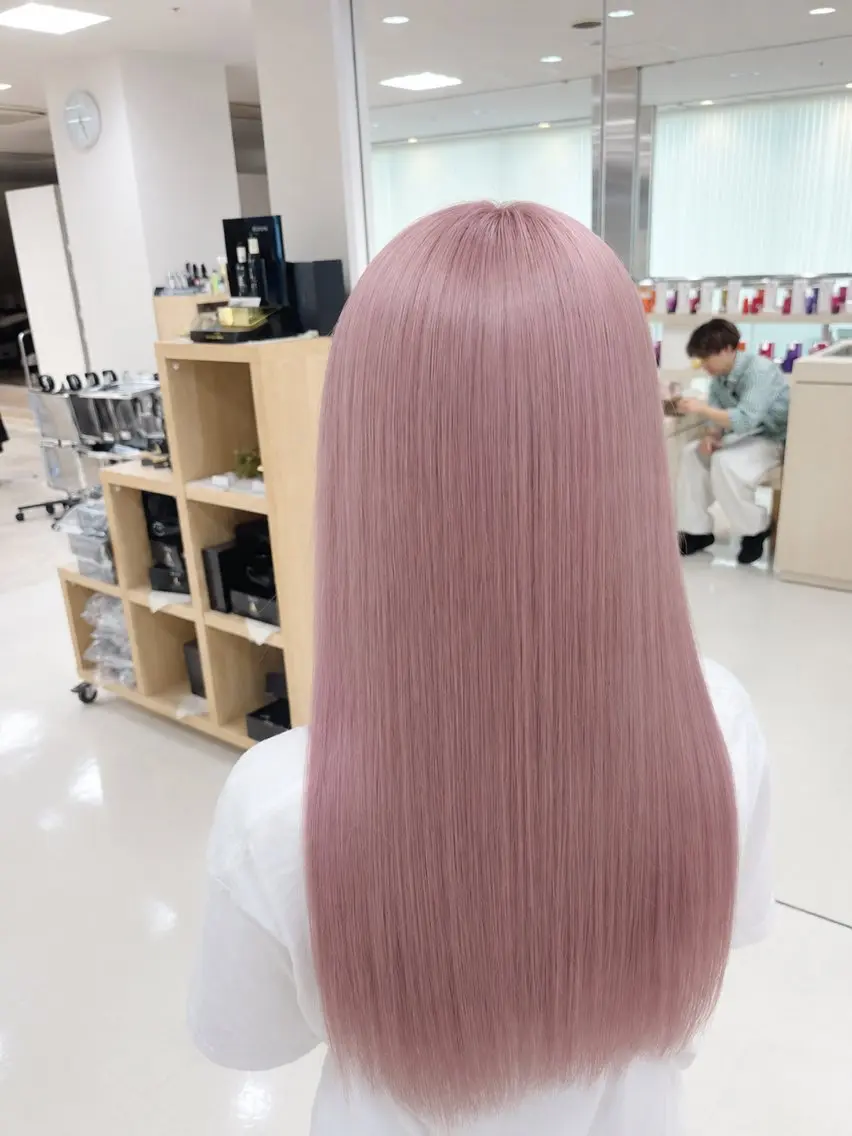 ロング カラー ピンクカラー ヘアカラー 岡田 和馬のヘアスタイル