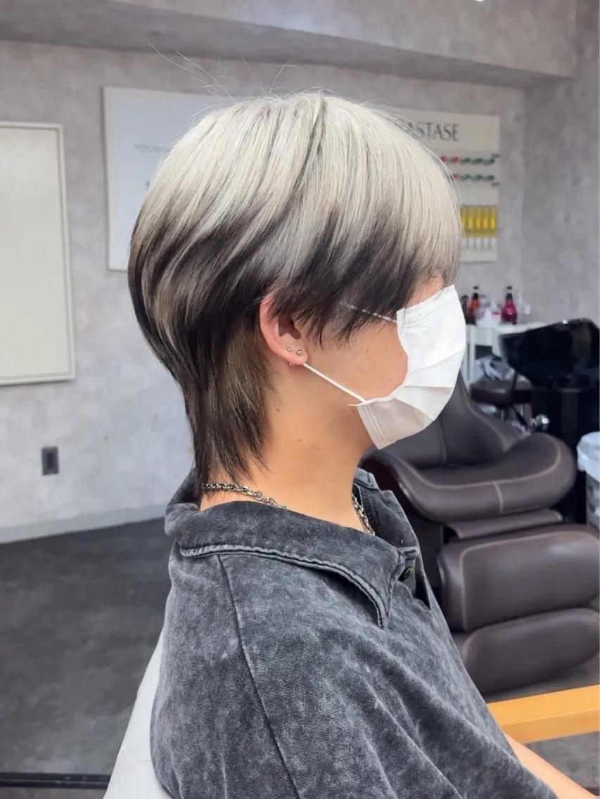 カラー メンズ メンズブリーチ センターパート フェザーパーマ メンズハイトーン メンズ韓国風 カット ヘアカラー メンズハイトーン No.1🏆Tiamのヘアスタイル