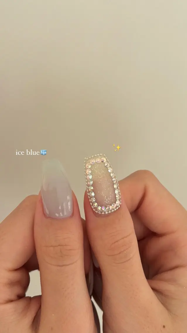 ネイル ブルー キラキラネイル ハンドネイル Maede Kanaのネイルデザイン