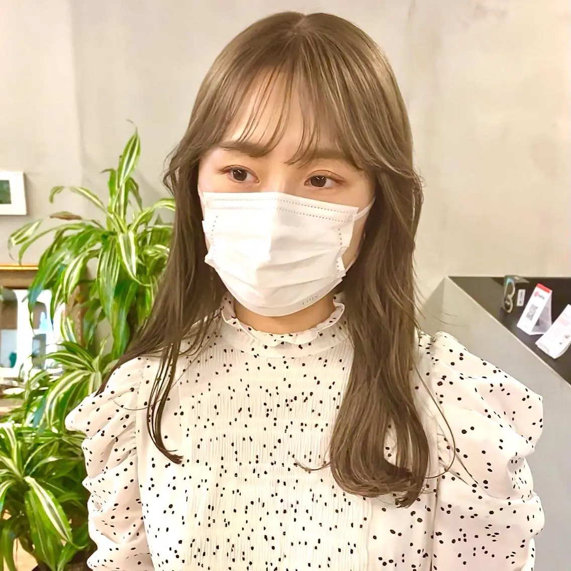 セミロング カラー パーマ ヘアアレンジ メンズ キッズ ネイル マツエク・マツパ ベージュカラー ミルクティーベージュ 前川 朋香のヘアスタイル