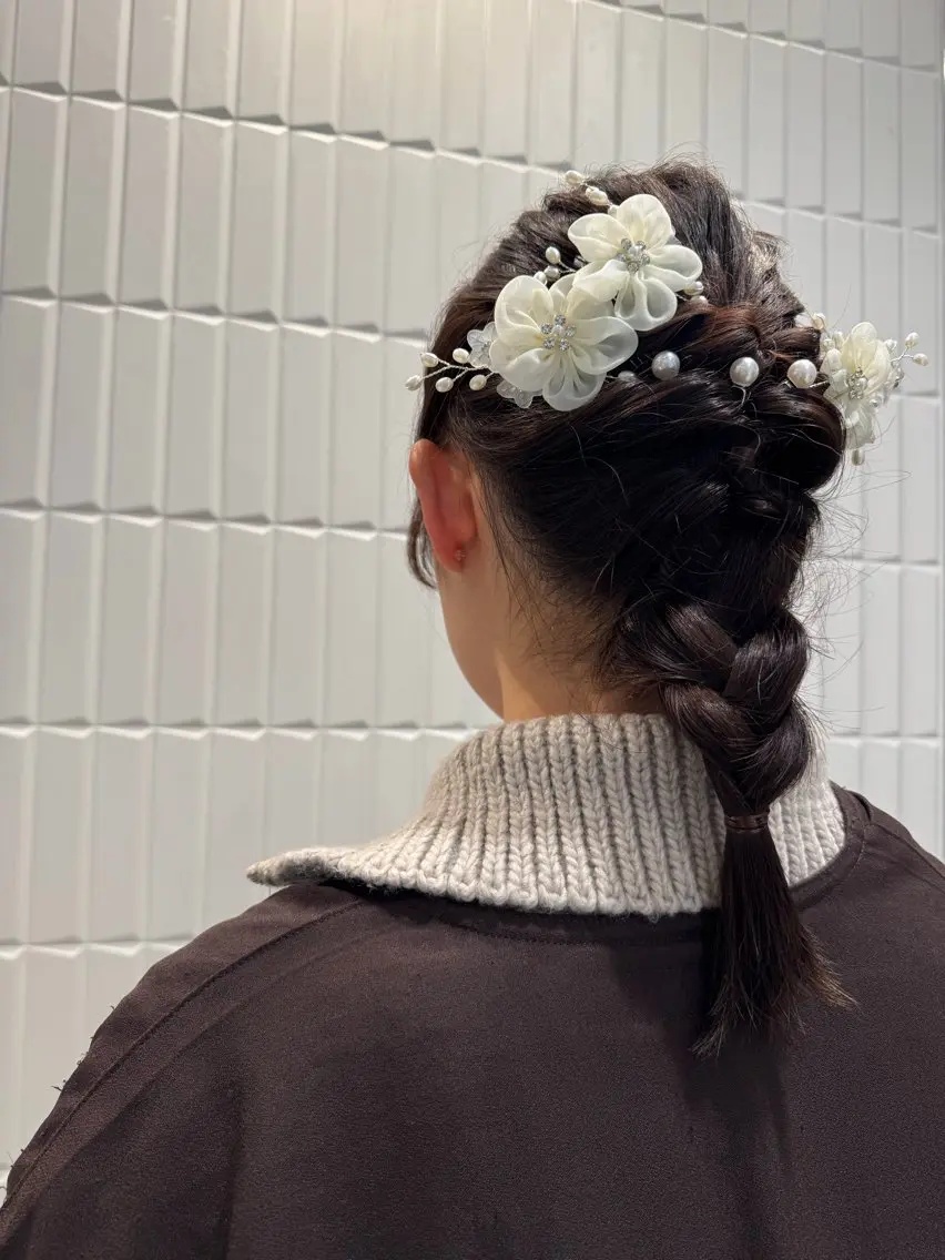 セミロング 卒業式のヘアスタイル ヘアセット 🤍SHIORI 💙EARTH二俣川のヘアスタイル