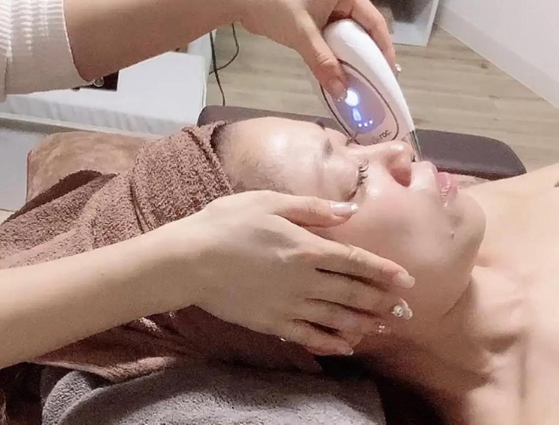 ✨フェイシャルガルバコース✨毛穴の汚れを落とした後美容成分をしっかり入れ込みフェイスラインを整えながらしっとりお肌へ🥰の写真
